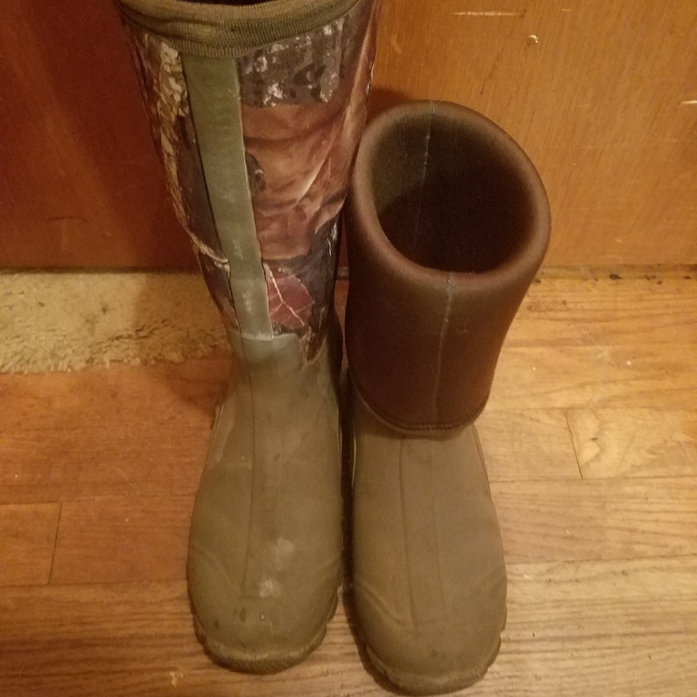 Womens or men's muck boots